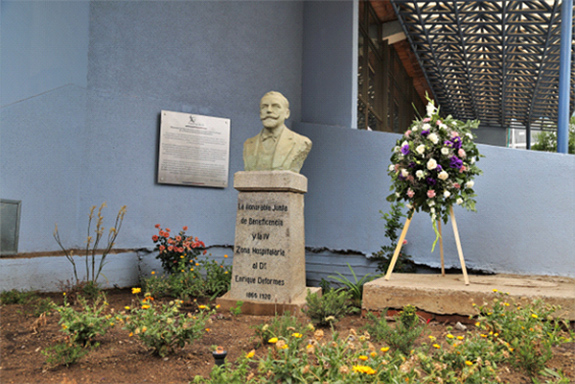 Hospital Carlos van Buren revaloriza busto escultórico de la figura del Dr. Enrique Deformes